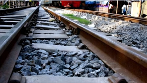 খিলক্ষেতে ট্রেনের ধাক্কায় যুবক নিহত