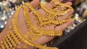 একদিনের ব্যবধানে সোনার দামে ফের রেকর্ড