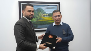 তারেক রহমানের হাতে প্রধান উপদেষ্টার শোকবার্তা