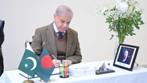 ইসলামাবাদে খালেদা জিয়াকে শ্রদ্ধা শেহবাজ শরিফের