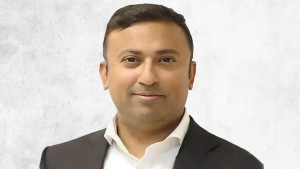 প্রধানমন্ত্রীর উপদেষ্টার ফ্লাইটে যান্ত্রিক ত্রুটি, জরুরি অবতরণ