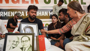 যন্তর মন্তরে বিজেপির ৩০-৪০ ‘গুন্ডা’, কাঁদানে গ্যাস—দাবি ককরোচ জনতা পার্টির