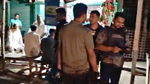 পাবনায় মাদকবিরোধী সভাকে কেন্দ্র করে গুলিবর্ষণ ও ককটেল বিস্ফোরণ