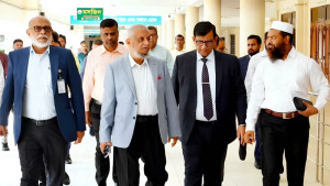 হজ্জ ক্যাম্পে প্রবাসীদের জন্য ১০০ শয্যার আবাসন ব্যবস্থার ঘোষণা মন্ত্রীর