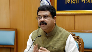 অবশেষে পদত্যাগ করলেন ভারতের শিক্ষামন্ত্রী