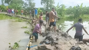 ঝুঁকিতে খুলনা আতাই নদীর বাঁধ, ১০ গ্রাম প্লাবিত হওয়ার আশঙ্কা