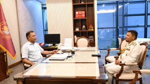 প্রধানমন্ত্রীর সঙ্গে বিদায়ী নৌবাহিনী প্রধানের সাক্ষাৎ