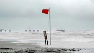 সব সমুদ্রবন্দরে ৩ নম্বর সতর্ক সংকেত বহাল