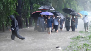 পানি না নামা পর্যন্ত চট্টগ্রাম-কক্সবাজার রেল চলাচল বন্ধ থাকবে
