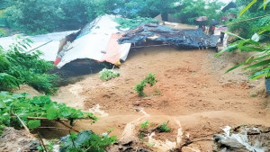 পাহাড়ধসে ৪ দিনে প্রাণ গেল ৩০ জনের