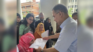 প্রতিবন্ধী ৩ ব্যক্তিকে চাকরি দিলেন প্রধানমন্ত্রী