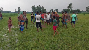 ফসলের মাঠে পড়ে ছিল অজ্ঞাতনামা যুবকের মরদেহ