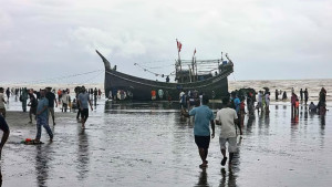 কক্সবাজার সৈকতে ভাসছিল মাথা ও পা-বিহীন অর্ধগলিত মরদেহ