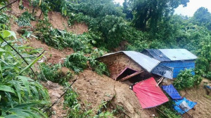 টানা বৃষ্টিতে কক্সবাজারে পাহাড়ধস, নিহত বেড়ে ৯
