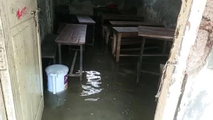 শ্রেণিকক্ষে হাঁটুসমান পানি, ব্যাহত হচ্ছে পাঠদান