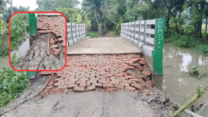 কাজ শেষ হওয়ার কয়েকদিনেই দেবে গেছে সংযোগ সড়ক