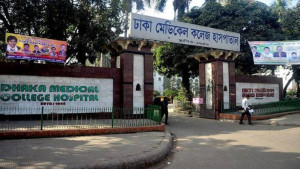 ঢামেক এলাকার ফুটপাতে পড়ে ছিল ৩ মরদেহ