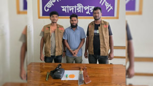 ৩০ মামলার আসামি আল-আমিন গ্রেপ্তার, ইয়াবা ও অস্ত্র উদ্ধার