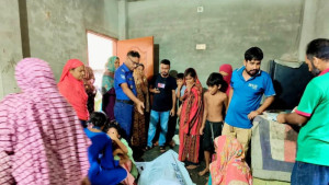 ঘরে পড়ে ছিল গৃহবধূর মরদেহ, স্বামী পলাতক