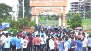 ‘এমন প্রশ্নপত্র করছে যা বইতেই খুঁজে পাই না’