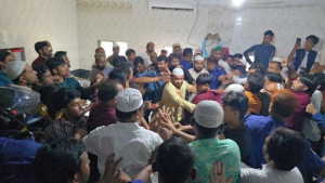 জামায়াতের এমপির ইমামতি নিয়ে বিএনপির সমর্থকদের সঙ্গে হাতাহাতি