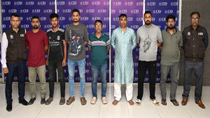 প্রকৃত পাসপোর্টধারীর বদলে অন্য নারীকে ইতালিতে পাচার, গ্রেপ্তার ৭