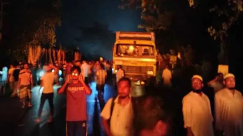 ভাঙ্গায় বাসচাপায় ৫ জন নিহত, গাড়িতে আগুন