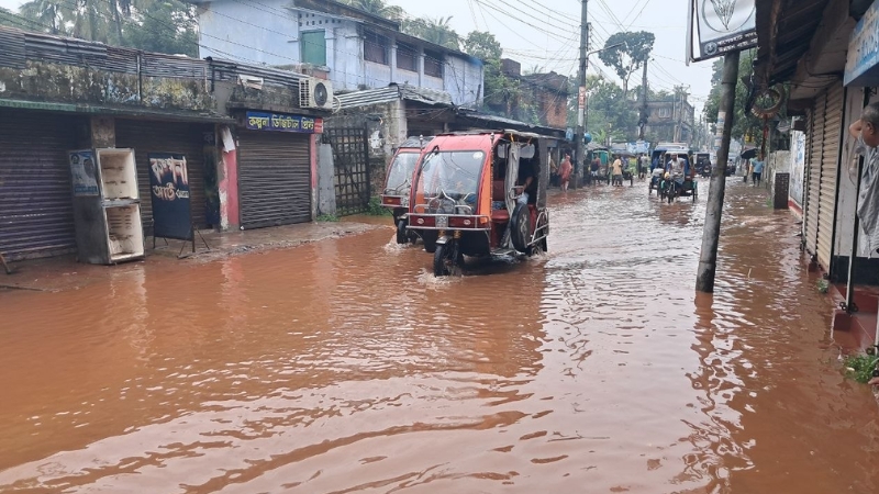 ভারিবৃষ্টিতে বাগেরহাটে দুর্ভোগ চরমে, ক্ষতিগ্রস্ত ৭০২ হেক্টর কৃষিজমি