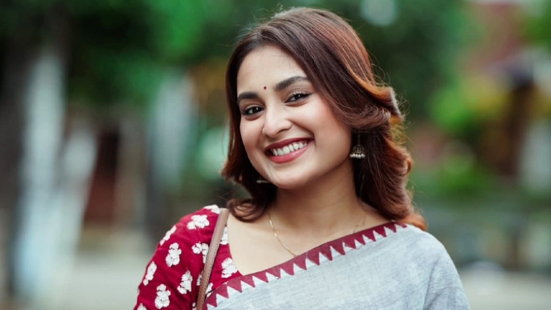 শিক্ষকের প্রেমে পড়ে পড়াশোনায় মনোযোগী তটিনী!