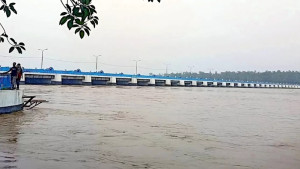 তিস্তার পানি বিপৎসীমা ছুঁই ছুঁই, ৬ হাজারের বেশি পরিবার পানিবন্দি
