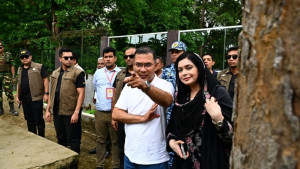 সহধর্মিণীকে নিয়ে ডুলাহাজারা সাফারি পার্কে প্রধানমন্ত্রী