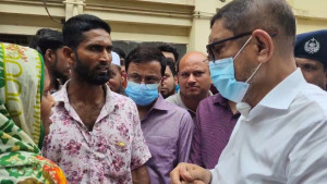 আকস্মিক হাসপাতাল পরিদর্শন স্বাস্থ্যমন্ত্রীর, তত্ত্বাবধায়ক ক্লোজড