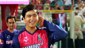 মাঠ কাঁপিয়ে বিজ্ঞাপনের বাজারেও বৈভবের দাপট