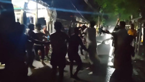 গোপালগঞ্জে দফায় দফায় সংঘর্ষ, বাড়িঘর ভাঙচুর