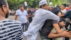 ধানমন্ডিতে সাংবাদিককে পেটালো জামায়াত কর্মীরা