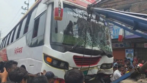 দাঁড়িয়ে থাকা অটোরিকশায় বাসের ধাক্কা, নিহত ২