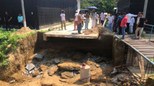 নির্মাণাধীন কালভার্টের মাটি ধসে প্রাণ গেল দুই শ্রমিকের