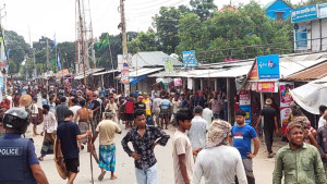 মহাসড়ক অবরোধ করে তিন ঘণ্টা সংঘর্ষ, পুলিশসহ আহত ৬০