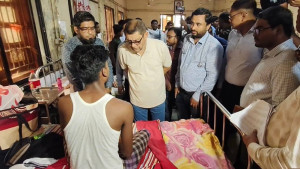 মন্ত্রীর হাসপাতাল পরিদর্শনের দিনও সময়মতো এলেন না চিকিৎসকরা