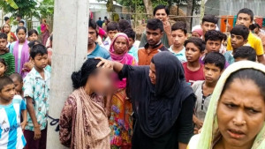 পুকুরে ৮ মাসের ছেলের মরদেহ, মাকে পুলিশে দিলেন স্থানীয়রা