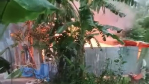 ধর্ষণ-হত্যা মামলার আসামির বাড়িতে জনতার আগুন, দগ্ধ হয়ে নিহত ৩