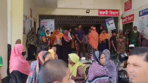 মোটরসাইকেলের ধাক্কায় মায়ের কোল থেকে ছিটকে পড়ে শিশুর মৃত্যু