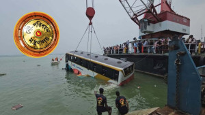 দৌলতদিয়া ফেরিঘাটে বাস নদীতে পড়ে গেলেও প্রাণহানি হয়নি: নৌ মন্ত্রণালয়
