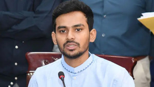 স্বরাষ্ট্রমন্ত্রীর বক্তব্য সীমান্তে বিএসএফের কর্মকাণ্ডকে বৈধতা দিচ্ছে: আসিফ মাহমুদ