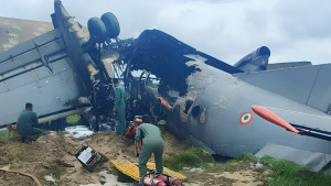 আসামে অবতরণের সময় ভারতের বিমানবাহিনীর উড়োজাহাজ বিধ্বস্ত, আগুন