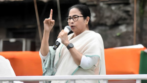 হাদি হত্যা নিয়ে কথা বলে মামলা খেলেন মমতা