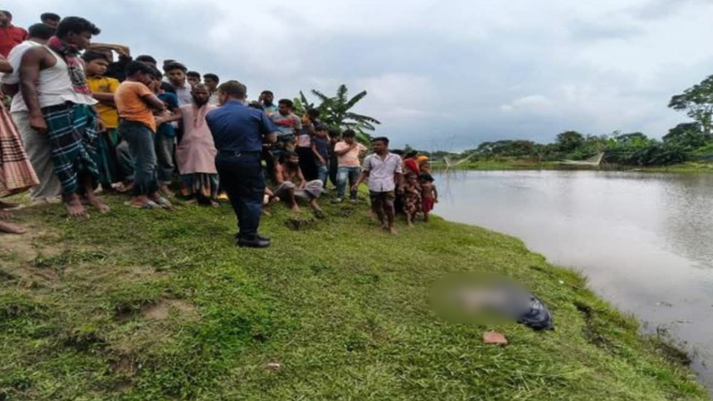 নদীতে ভেসে উঠল ইট বাঁধা নবজাতকের মরদেহ