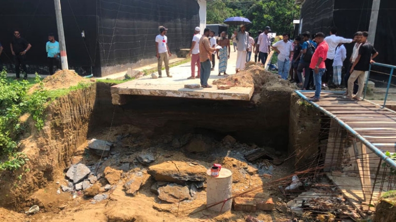নির্মাণাধীন কালভার্টের মাটি ধসে প্রাণ গেল দুই শ্রমিকের