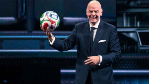 ইরানকে কড়া বার্তা বিতর্কিত ফিফা সভাপতির