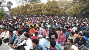 রাবিতে ‘গণইফতার’, আয়োজনের বাইরে ‘অমুসলিম’ শিক্ষার্থীরা